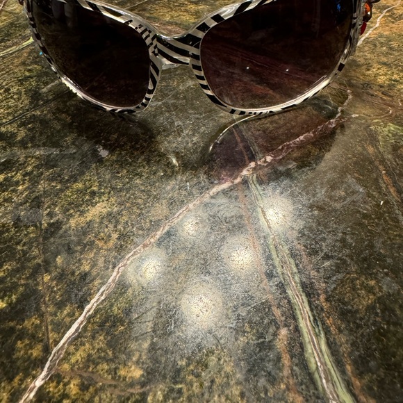 Blinged sunglasses - Picture 8 of 9